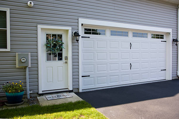 24/7 Emergency Garage Door Panel Replacement experts in Hardin County County, TN